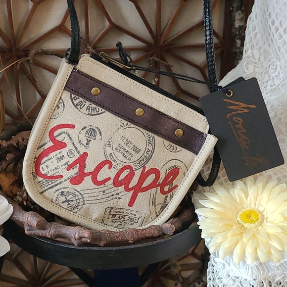 NEW NWT MONA B. ESCAPE ZIP  BAG - Picture 3 of 16